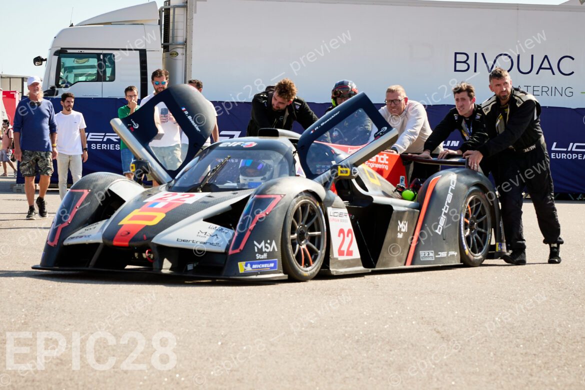 Romain BOECKLER (FRA) and mechanics push car through paddock. LOIRE VALLEY RACING (FRA) in a Ligier JS P4 at the 2025 LIGIER EUROPEAN SERIES Round 6 in PORTIMÃO, Portugal on 17th October 2025.