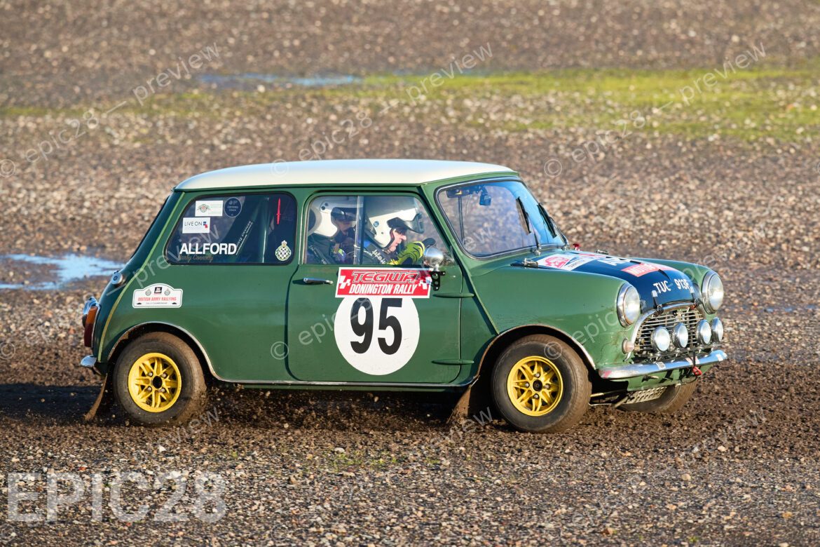 Donington Park, England, 30th Nov 2025, No95, Clive Allford of Dukeries MC / NDMC / BAMA and Barry Connolly of Oxford / BAMA race in a Austin Mini Super Deluxe at the Tegiwa Donington Rally 2025 at Donington Park on 30th Nov 2025. Credit: Craig Allan-McWilliams/Alamy Live News