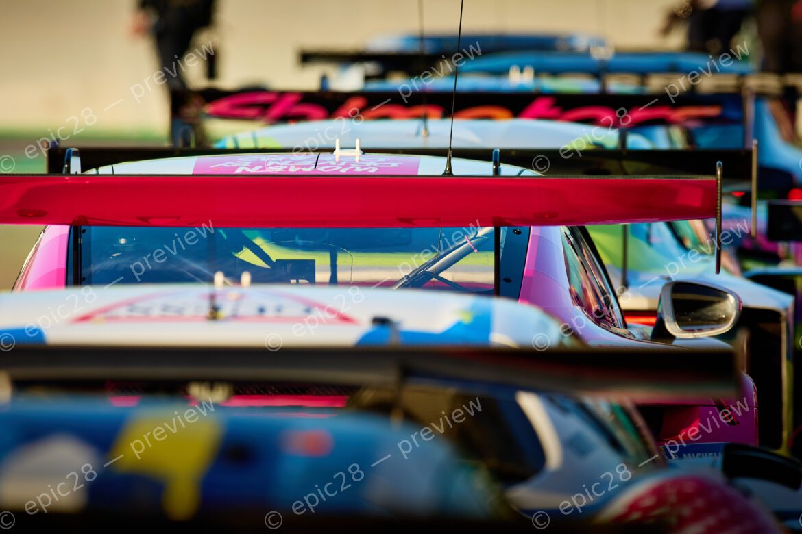 Cars prepar to enter the grid at 2025 Michelin Le Mans Cup in PORTIMÃO, Portugal 18th October 2025.